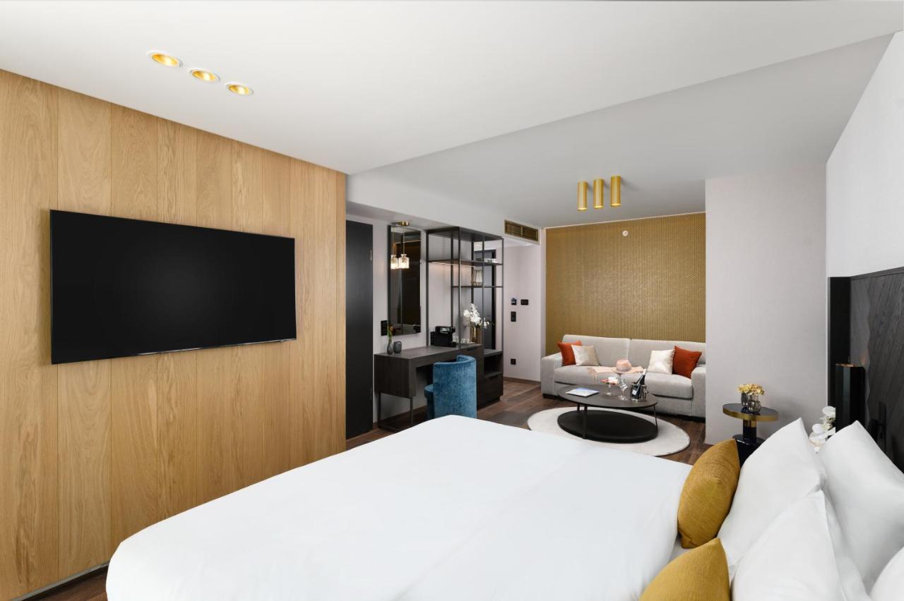 Deluxe Room,1465885049:JPEG